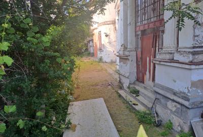 Unirii-Cartierul Evreiesc, singur curte, dubla deschidere, libera - 27