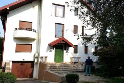 Vila de Vânzare lângă Castelul Bran – Oază de Liniște și Eleganță - 2