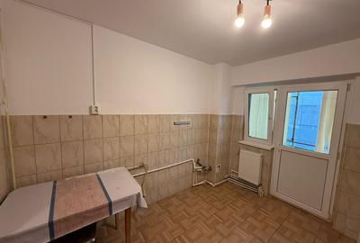 De vânzare apartament 3 camere decomandat et intermediar cartier Obor - 13