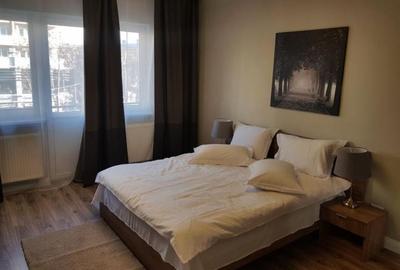 Apartament cu 2 camere semidecomandat, mobilat în Romană