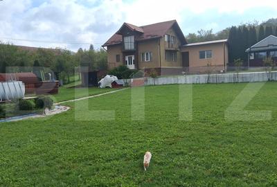 Casă individuală cu 7 camere în Cornești