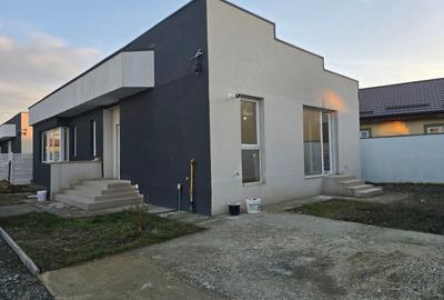 Casă cu 3 camere în Pantelimon