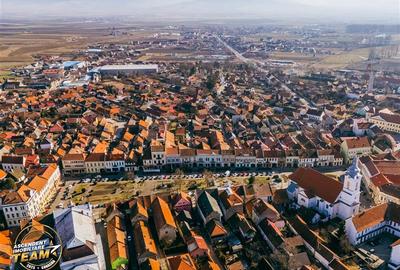 Accesibilitate si farmecul unei case cu garaj, locatie de referinta, Central, Ta - 16