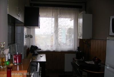 Vand apartaemnt cu 2 camere, cf. 1, semidecomandat, etaj 8/9, zona Aleea carpati - 2