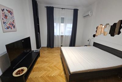 Garsoniera dubla situata pe str Batistei chiar langa gura de metrou Universitate - 1