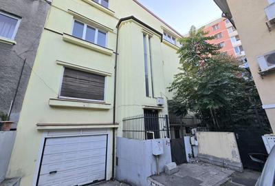 Apartament cu 6 camere nedecomandat, mobilat în Moșilor