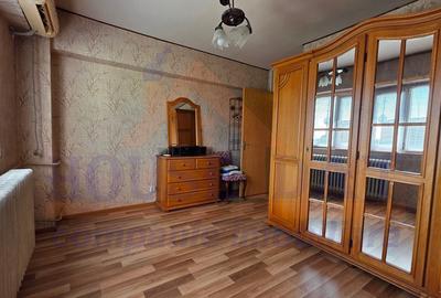 Vanzare apartament 3 camere Titulescu, 72mp, an 1982 - 1