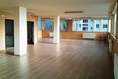 Spatii comerciale  et 1 si et 3 zona  Campia Libertatii sector 3 - 1