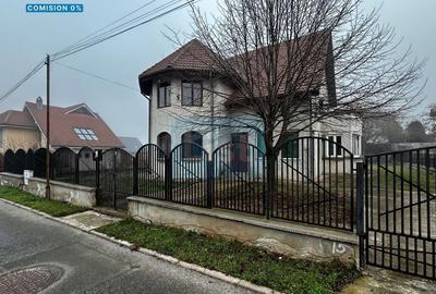 Vila eleganta de inchiriat, locatie excelenta - 1