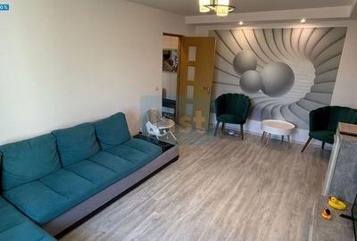 Apartament spațios cu 4 camere de vânzare în Micro 16 – Galați - 1