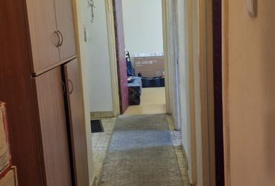 Se vinde pe Republicii apartament decomandat 3 camere ,pret 89000 euro neg - 4
