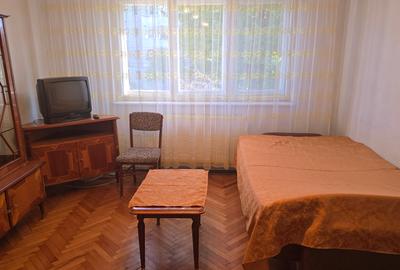 Vand apartament 2 camere semidecomandat in Deva, etaj 1 - 2