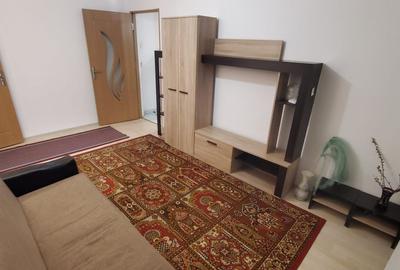 Apartament cu 2 camere semidecomandat, mobilat în Dacia