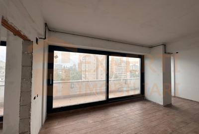 Apartament cu 3 camere semidecomandat în Tomis Nord