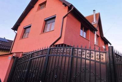 Vand casa Harman 4 camere  locatie centrala singur in curte - 1