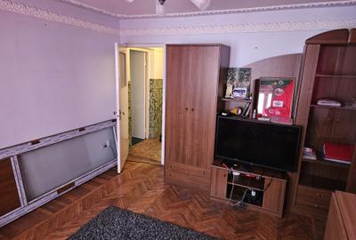 Apartament cu 3 camere semidecomandat în Central
