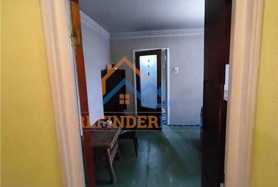 Apartament de vanzare cu 3 camere, zona Trapezului - 5