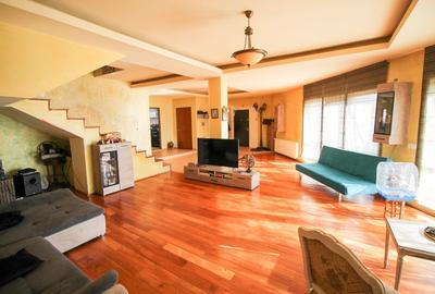 Casă individuală cu 10 camere în Pipera