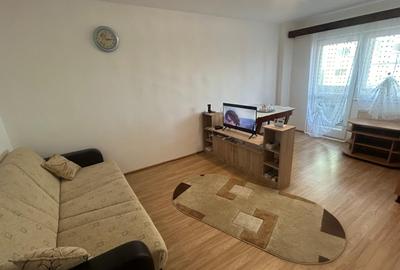 Apartament Decomandat etaj intermediar