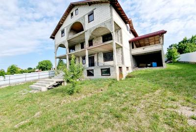 Casă spațioasă S+P+1E+M și teren generos 1664 mp - 2