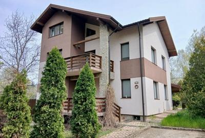 Vilă în Bârnova 260 mp utili, teren 1030 mp D+P+E+M, complet mobilată și LIBERA - 1