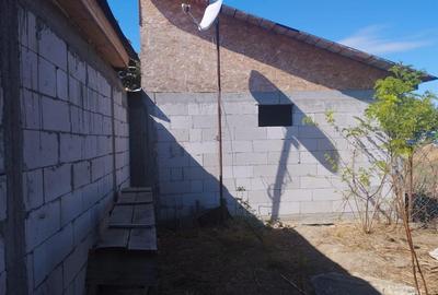 Casa 4 camere, teren 2100 mp, deschidere 18 m, Unirea - 4