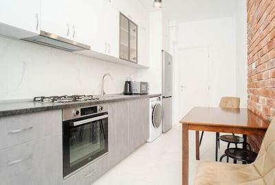 Apartament cu 2 camere decomandat, mobilat în Central