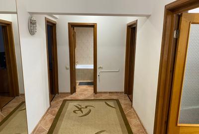 Apartament cu 3 camere decomandat în Stadion