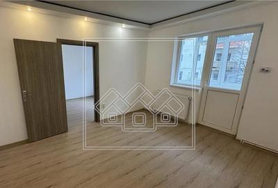 Apartament cu 3 camere semidecomandat în Aeroport