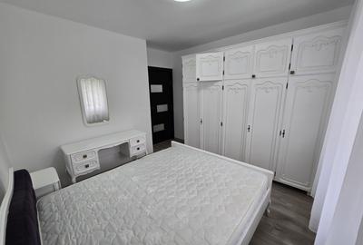 Apartament cu 3 camere decomandat, mobilat în Sud