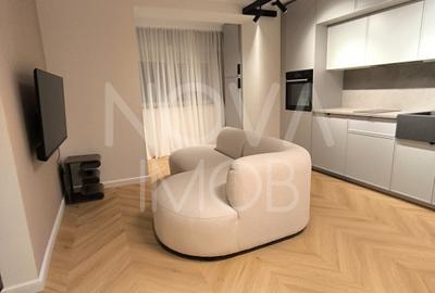 Apartament cu 3 camere semidecomandat, mobilat în Mihai Viteazul