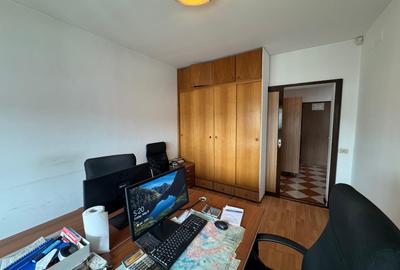 Inchiriere apartament 4 camere Cotroceni Medicina metrou Eroilor imobil 1970 - 2