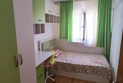 Apartament trei camere decomandate, etaj 3 din 4, Micro 17