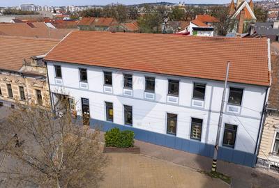 Clădire comercială de vânzare, 2240mp, Ultracentral, str Primăriei - 3