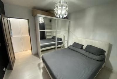 Apartament cu 3 camere semidecomandat în Podu Roș