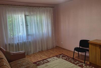 De inchiriat apartament 2 camere, situat etaj 1 in bloc mic, zona Hotel Vrancea. - 1