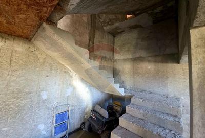 Casă / Vilă cu 5 camere de vânzare - 33