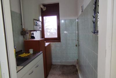 Apartament 3 camere semidecomandat de vânzare – Micro 19, etaj 3, liber - 2
