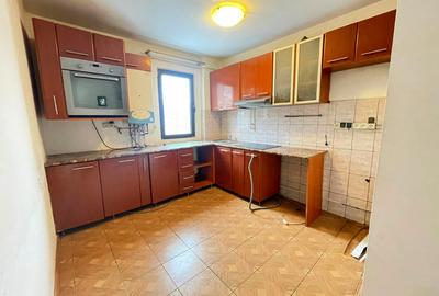Apartament cu 2 camere semidecomandat, mobilat în Podul de Piatră