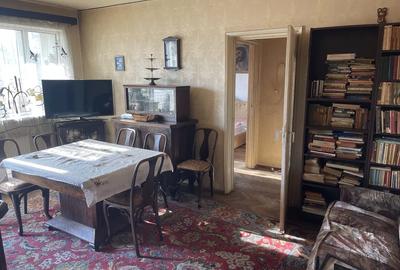 Apartament cu 3 camere semidecomandat în Victoriei