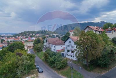 Apartament cu 3 camere decomandat, mobilat în Brașovul Vechi