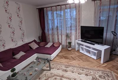 Apartament cu 3 camere decomandat în Plopilor