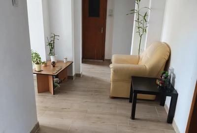 Apartament cu 3 camere decomandat în Muncii
