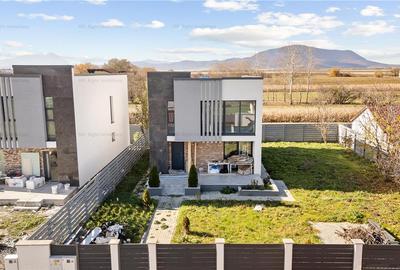 Comision 0 - Casa cu 4 camere in stil mediteran Stupini Brasov - 2