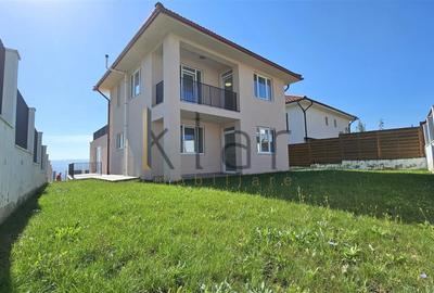 Casă individuală cu 6 camere în Iris
