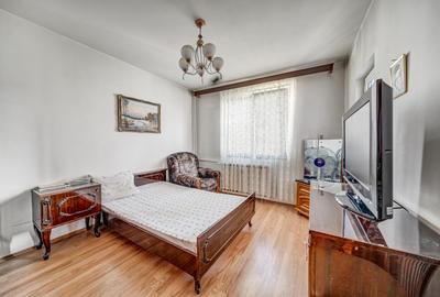 Apartament cu 3 camere semidecomandat, mobilat în Colentina
