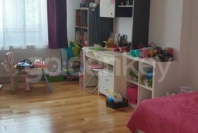 Vilă cocheta si spatioasa, teren de tenis si spatii verzi - 15