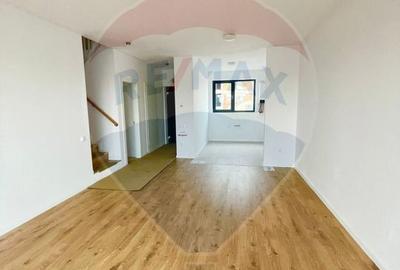 Casă cu 4 camere în Pipera