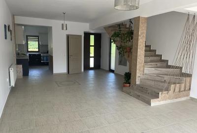 Casă individuală cu 5 camere în Bună Ziua