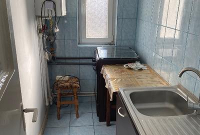 De vanzare apartament 3 camere - Fieni, etaj 2/4, aproape de Sinaia - 5